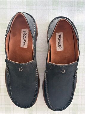 OluKai MOLOA 
Black Leather Casual Slip-On Loafers